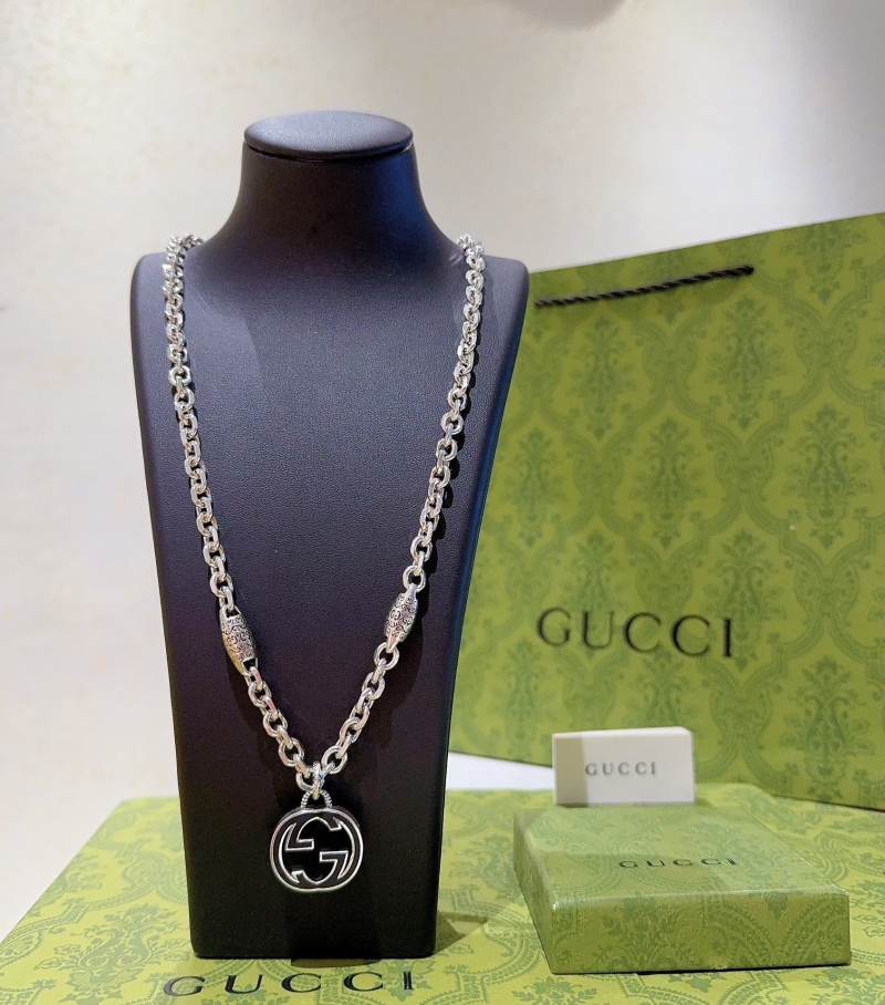 G*u*i necklaces